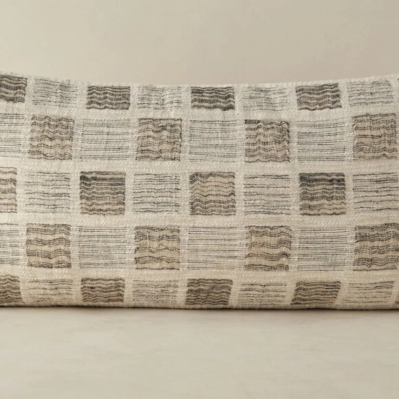 Lulu and Georgia Leh Box Pillow New - Picture 2 of 6